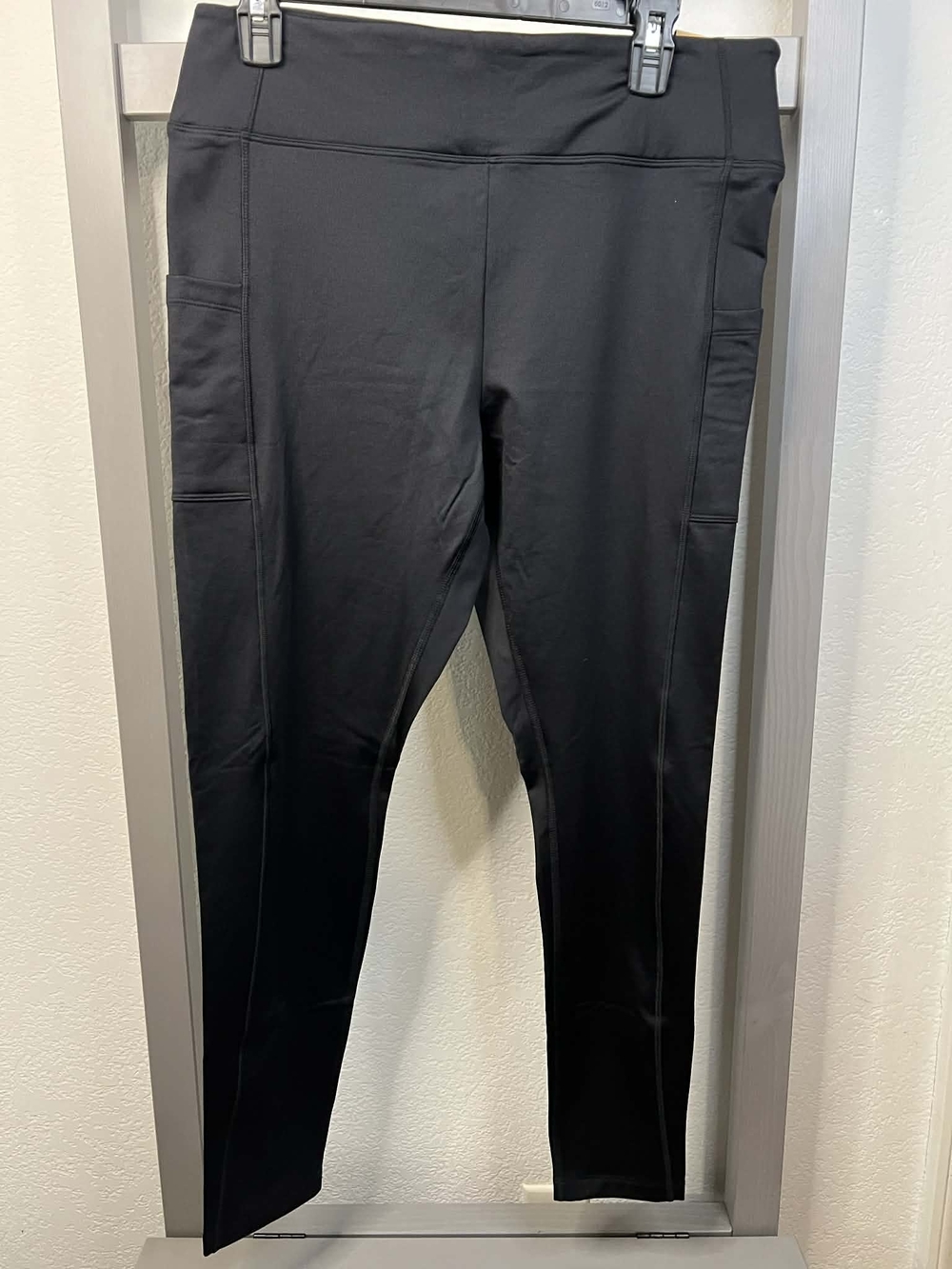 VS PINK Black High-Waist Active Leggings with Side Pockets